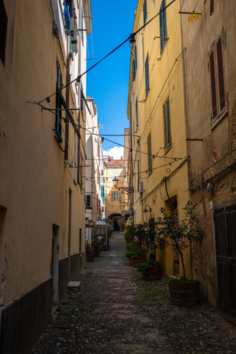 Others 2, Avenida 12, Sassari