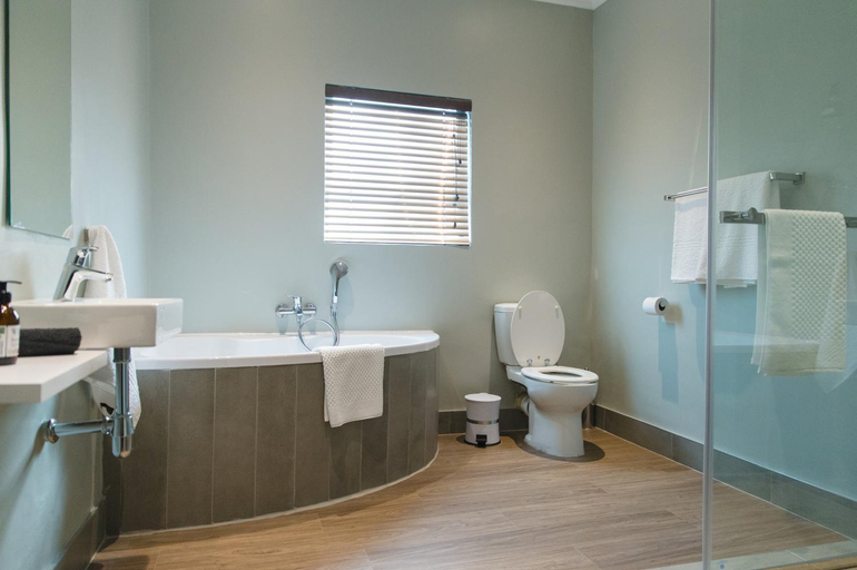 Bathroom 2, Pepper Tree Venue & Guesthouse, Mangaung