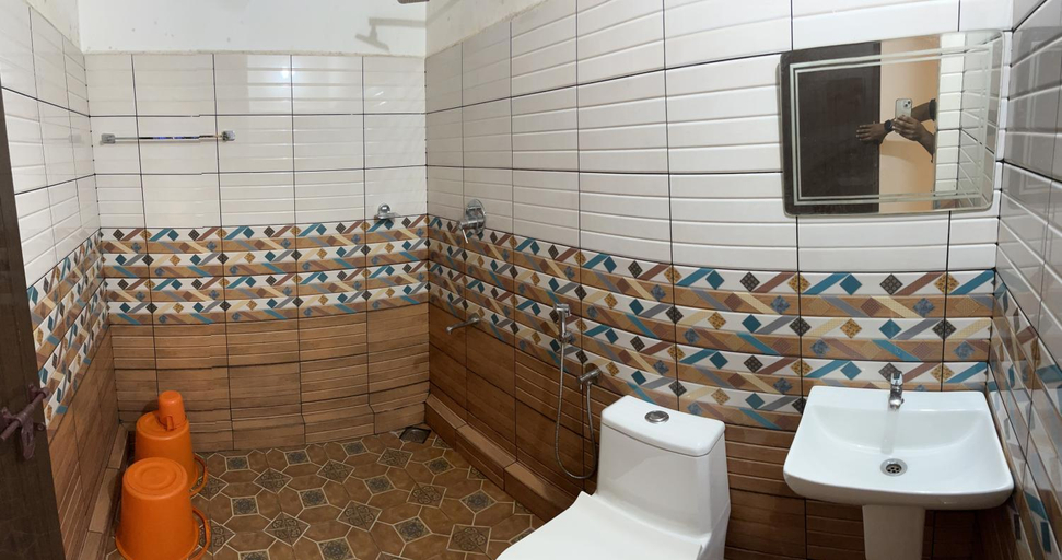 Bathroom 5, Dakshinakasi Guest House, Wayanad