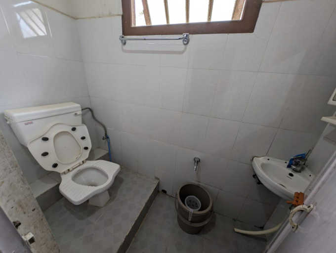 Bathroom 3, RT Mutbu, Aizawl