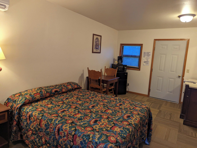 Bedroom 3, Cannon Dam Cabins, Ralls