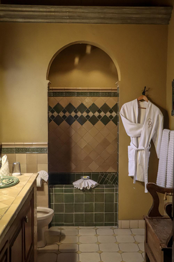Bathroom 5, Casa Don Pascual, Allende