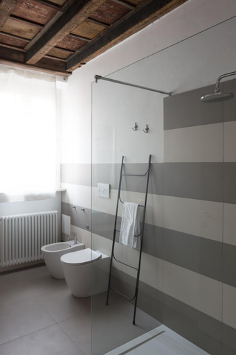 Bathroom 3, Residenza Giulio Romano, Mantua