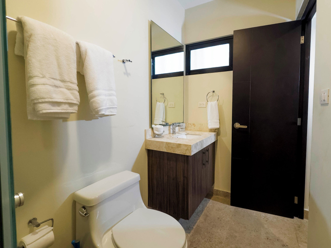 Bathroom, Melittas Stylish 2Bed,2Bath-Condo Near Beach - 6 Guests, Cozumel