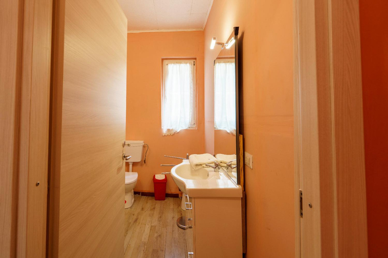 Bathroom, The Orange Housing in Como, Como