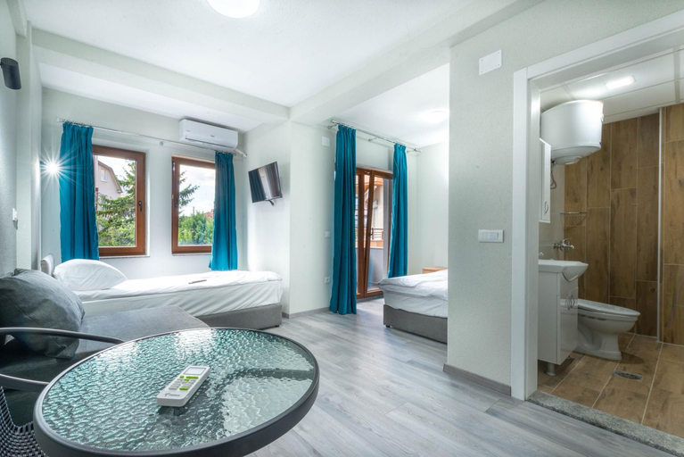 Others 3, Villa Aria