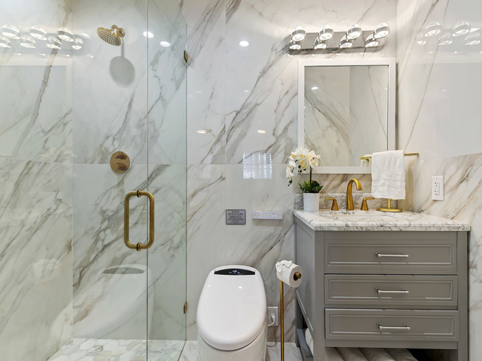 Bathroom 4, Luxurious 6-Bedroom Villa with Pool & Games, Broward