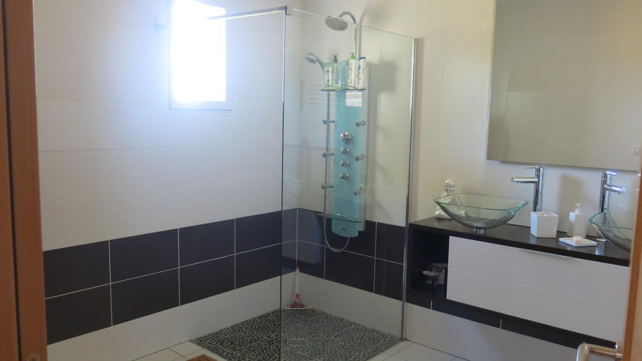 Bathroom, Le Real, Tarn