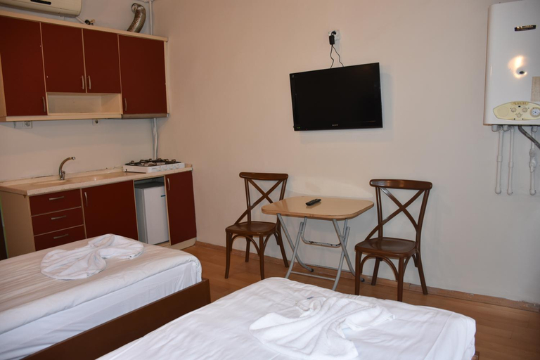 Bedroom 4, Taksim Palace Hotel, Beyoğlu