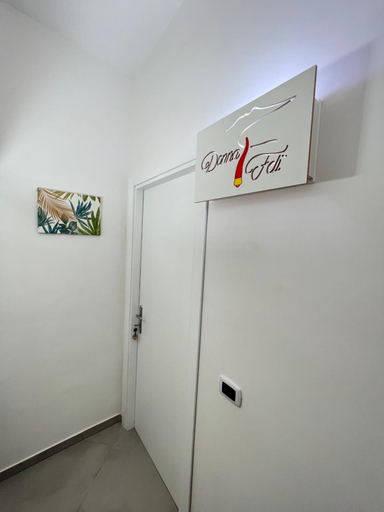 Others 4, Donna Feli, Napoli
