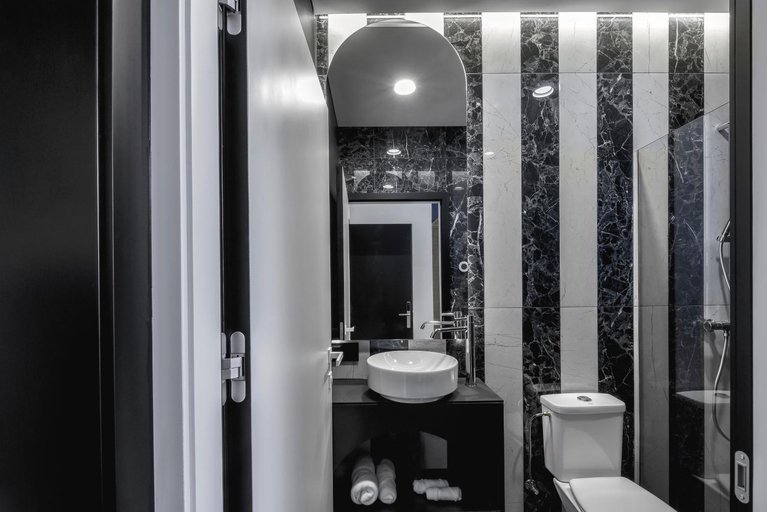 Bathroom 4, Berman House, Kauno