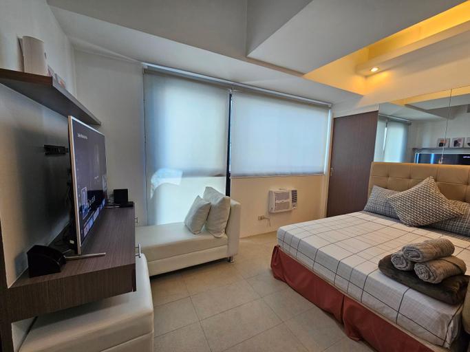 Others 5, Spacious Studios, Mandaluyong
