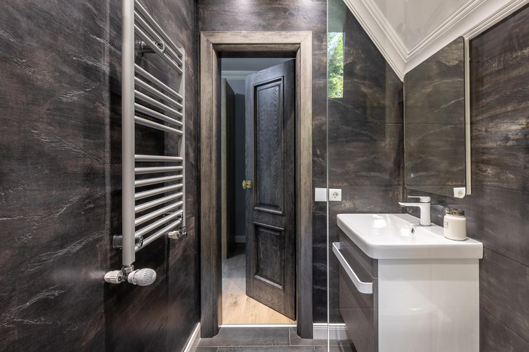 Bathroom 2, Villa Tresor Voronet, Gura Humorului
