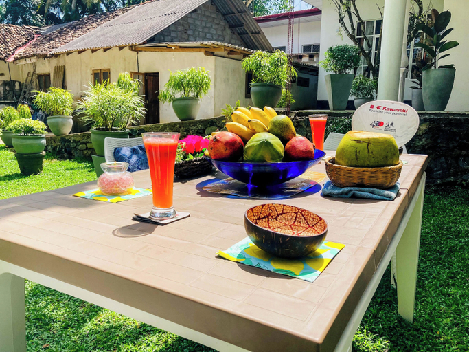 Food & Drinks 5, Queen's Villa, Habaraduwa