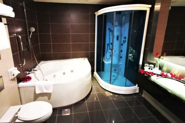 Bathroom 13