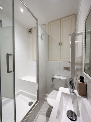 Bathroom 2, Le balneo jacuzzi Vieil Antibes Safranier, Alpes-Maritimes