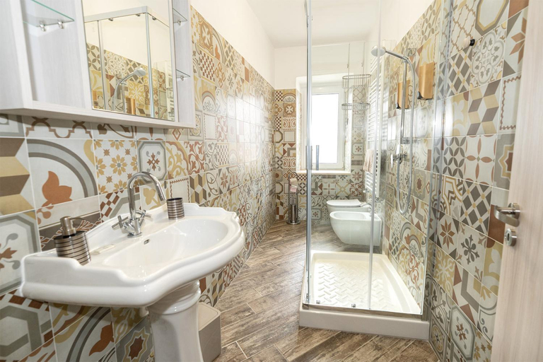 Bathroom 3, Margot Family, Torino