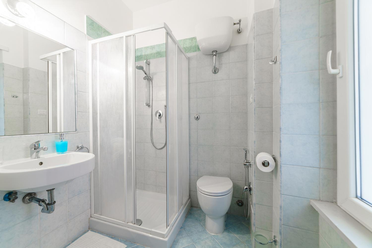 Bathroom 2, B&BTRASTEVERE66, Rome