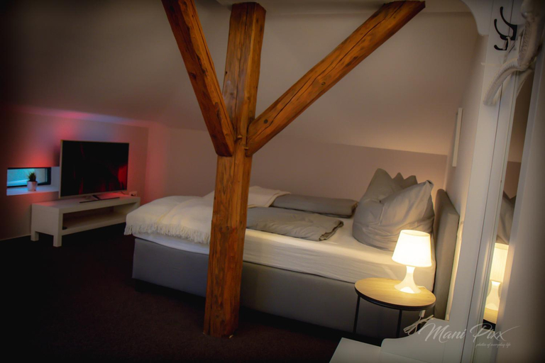 Others 3, Villa Prestige, Burgenlandkreis