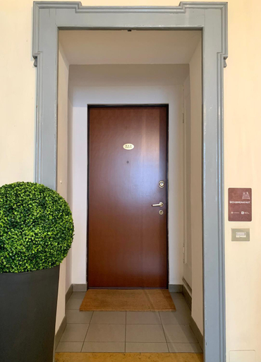 Others 5, B&B Volta, Como