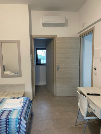 Others 4, B&B il Girasole, Crotone