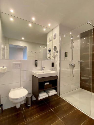 Bathroom 3, Burgau Hotel Sonnenhof, Günzburg