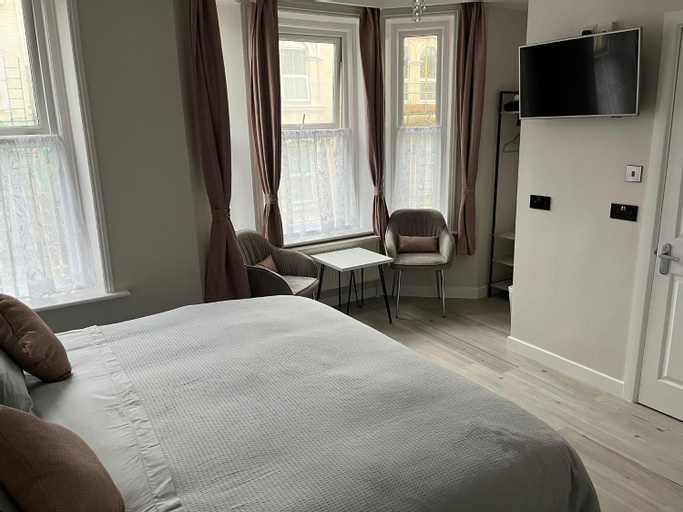 Bedroom 2, Marques Sands Hotel, Poole