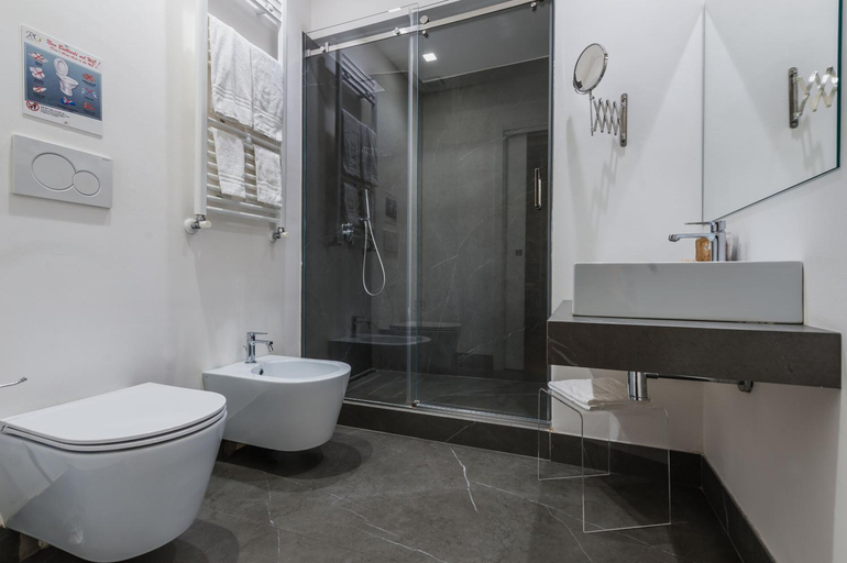 Bathroom 4, Rg7 Apartments, Catania