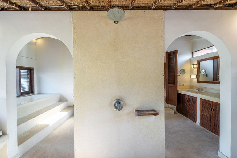 Bathroom 1, Nameera Villa, Badung