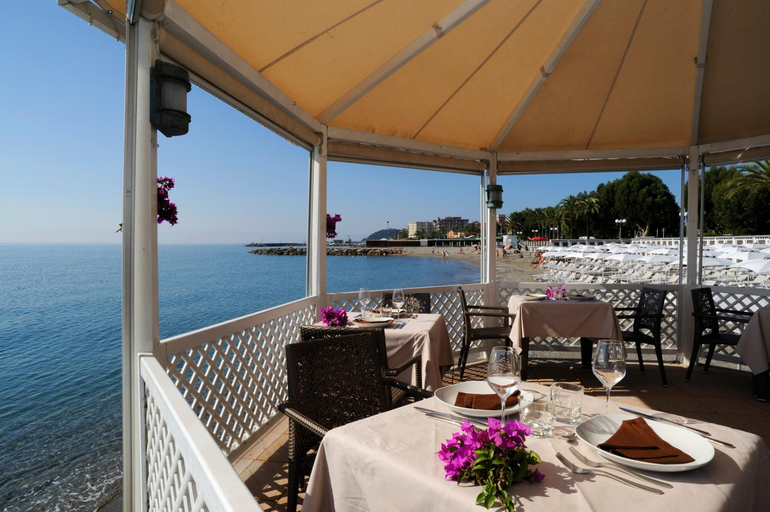 Food & Drinks, Appartamenti Villaggio Internazionale, Savona