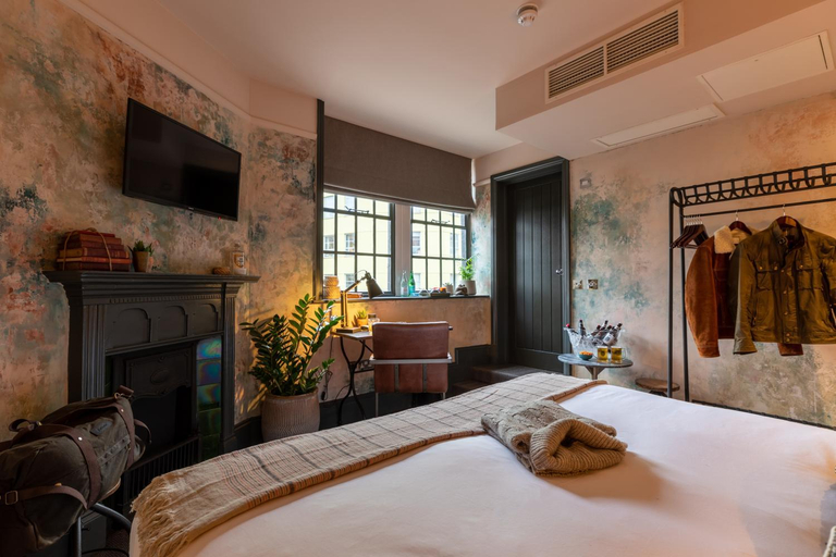 Bedroom, The Wolfpack Inn, London