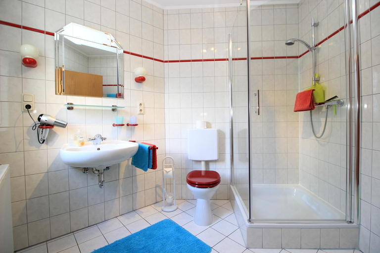 Bathroom 2, Gastehaus Ehses, Bernkastel-Wittlich