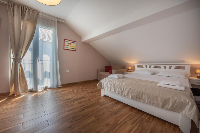 Others 2, Ioannis Apartments