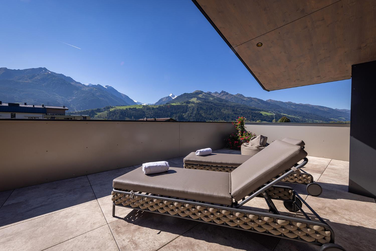 Others 3, FESH LIVING, Zell am See