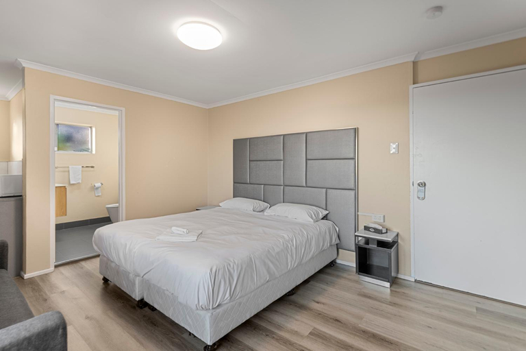 Others 3, S1 Motel, Brisbane