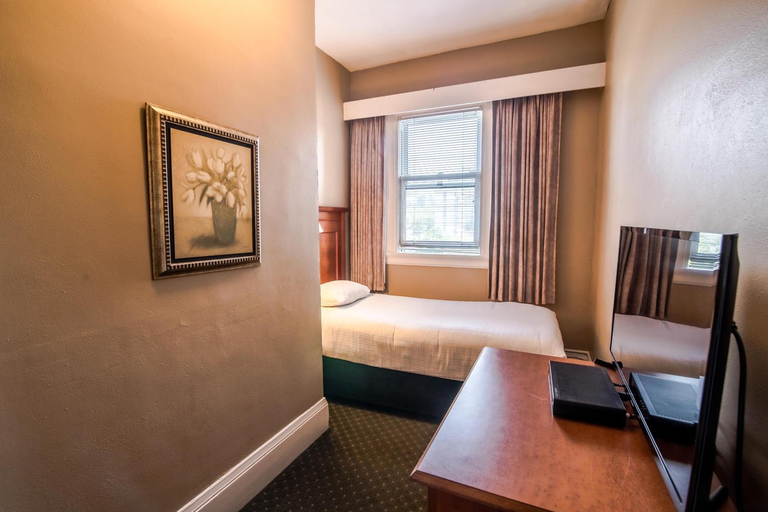 Bedroom, The Sylvia Hotel, Greater Vancouver