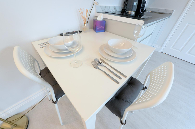 Others 3, Stylish Studios by Luxestays Shepherds Bush, London