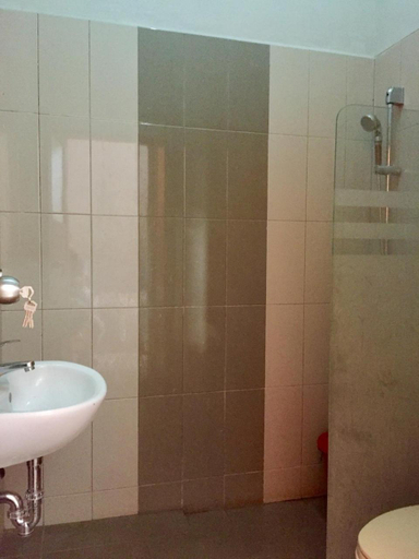 Bathroom 3, Mandalawangi Hotel, Tasikmalaya
