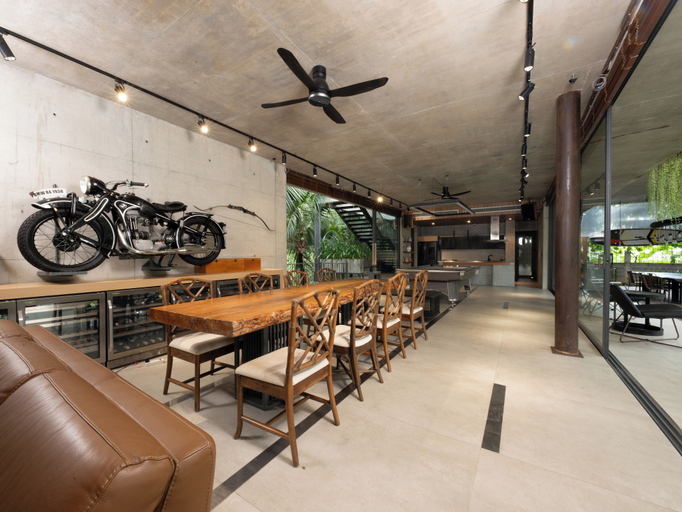 Others 4, Palm Villa, Mang Yang