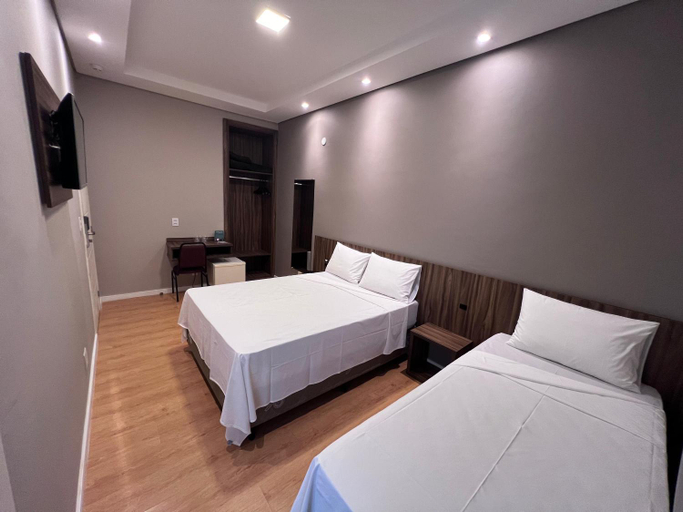 Bedroom 2, Regis Hotel II, Registro