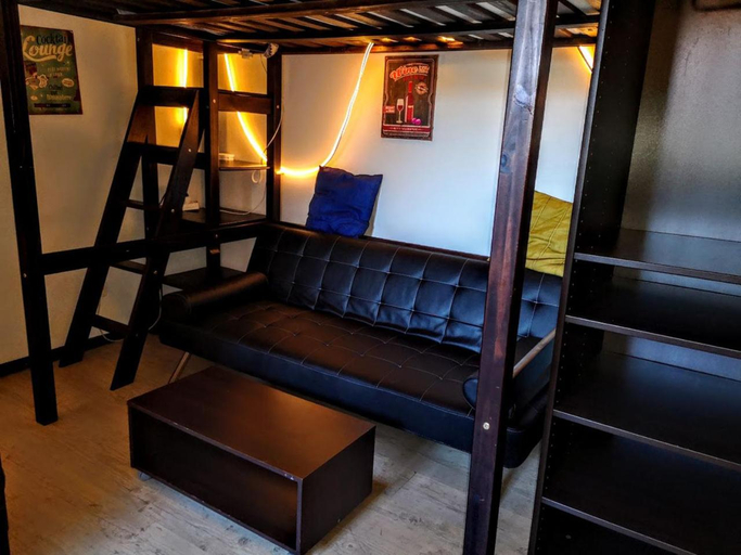 Others 3, Mini Studio de 13 m2 avec terrasse 15 mn centre Nimes, Gard