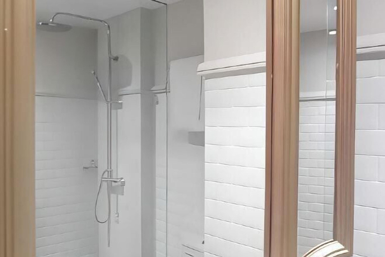 Bathroom 18