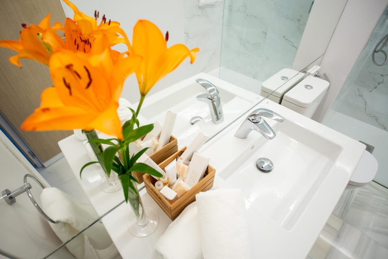 Bathroom 4, Plazuela del Carbón Suites, Cádiz
