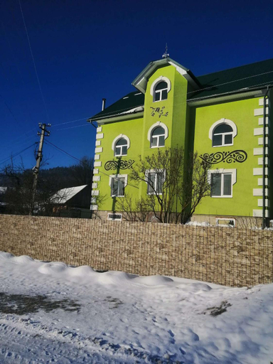 Exterior & Views