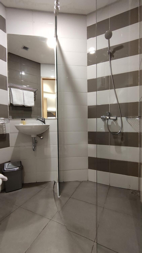 Bathroom 19