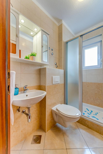 Shower, Villa Daniela, Okrug