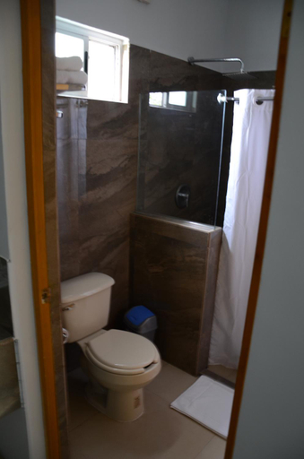 Bathroom, HOTEL MONARCA, Victoria