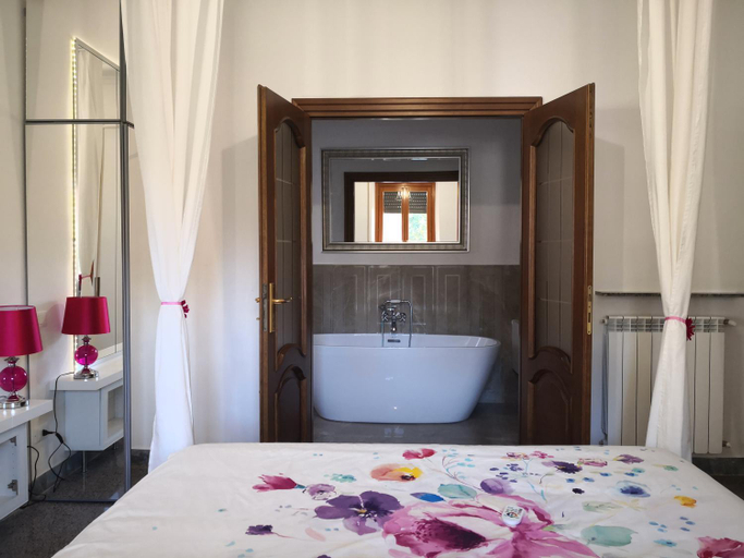 Others 4, Babbo maison, Rome