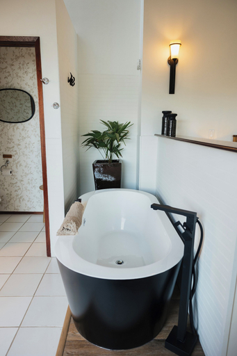 Bathroom 4, Secluded Oceanfront - Upstairs, Alberni-Clayoquot