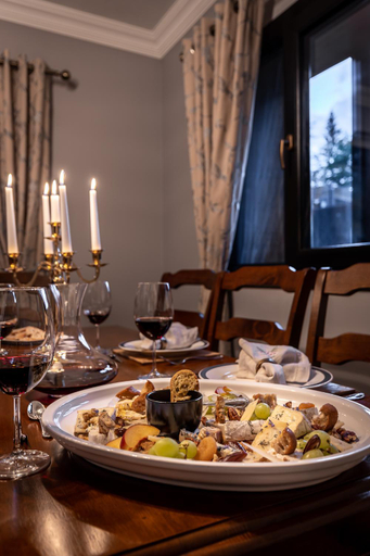 Food & Drinks 4, Villa Tresor Voronet, Gura Humorului